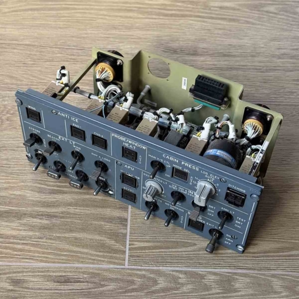Airbus A320 anti-ice cabin pressure external and internal light panel 25VU for sale