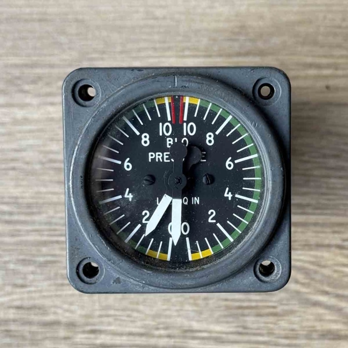 Pressure Instrument In Aircraft Blo pressure indicator - Aviation Gadgets